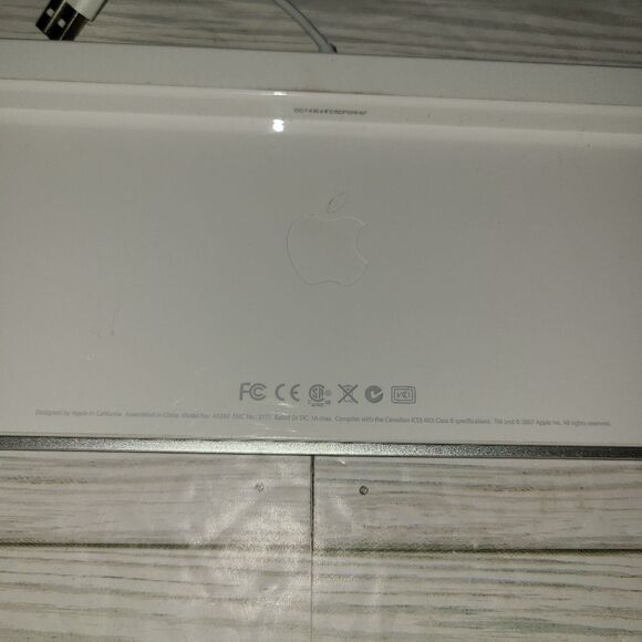 Genuine Apple A1243 White Wired Mac Standard USB Keyboard With Numeric Keypad - Picture 5 of 11